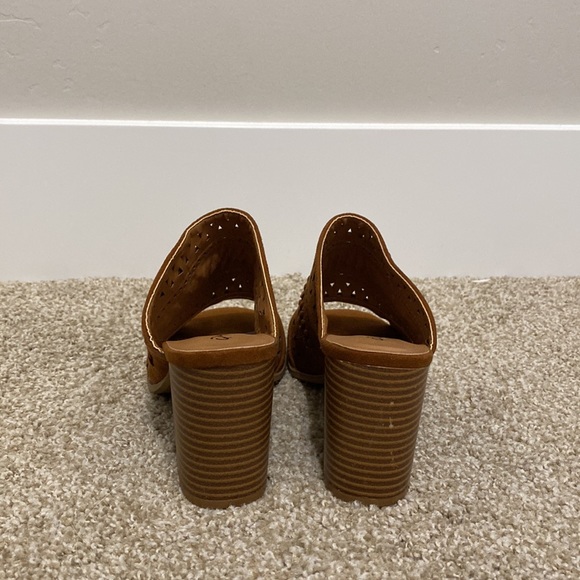 QUPID brown slip on peep toe heel sandals - Picture 5 of 6